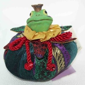 Russ Berrie Royal Winterfest Frog Prince #5492